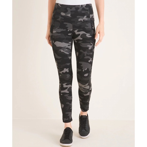 Chico's Pants - Chico’s Zenergy Camo Leggings with Pockets